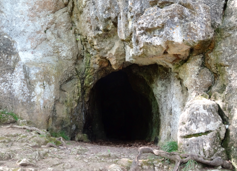 roches-de-basseville-caverne