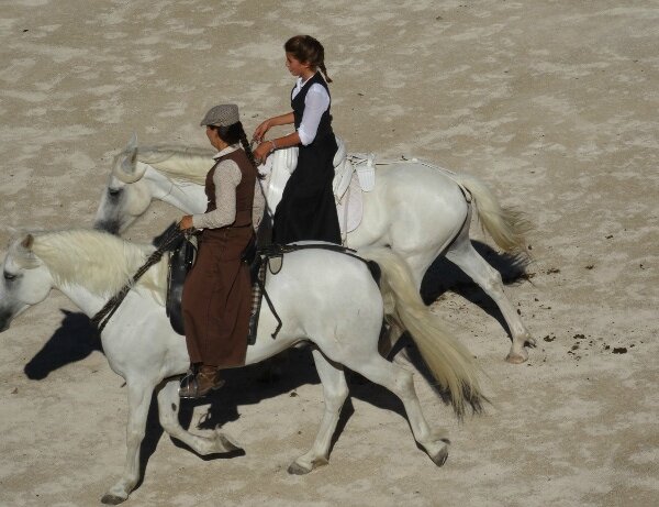 Tenue camarguaise femme sale