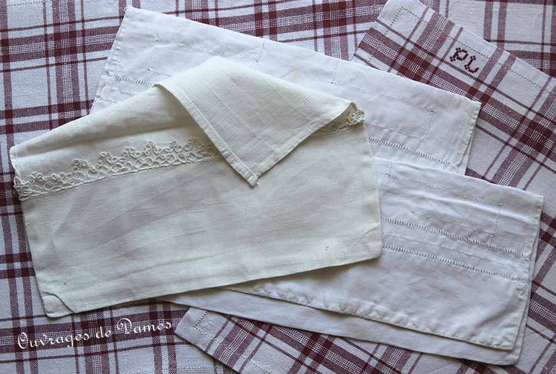 Porte-serviette blancs