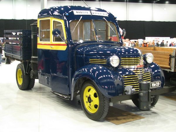 800px-Dodge_lorry_Lahti