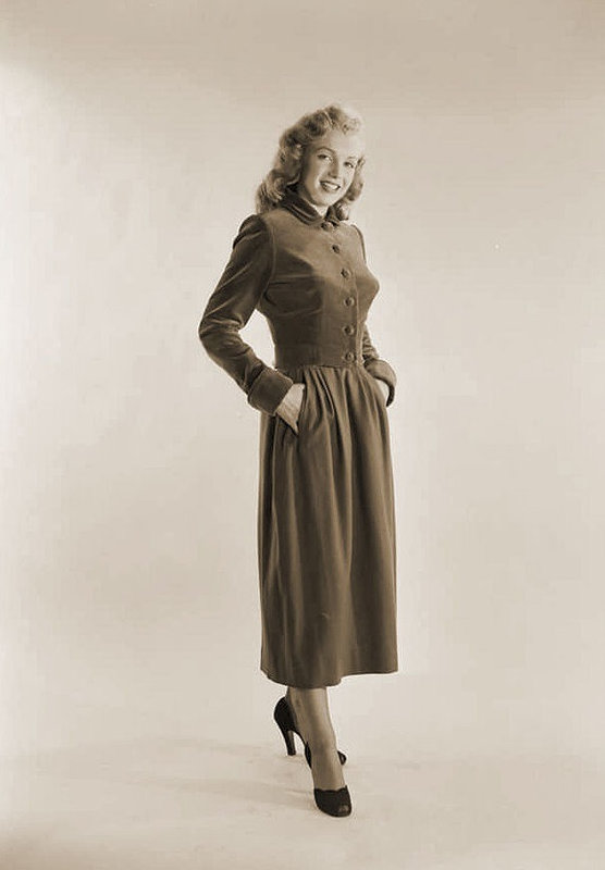 1949-Model_Fashion-mag-photoplay-Model_Suit-2-1