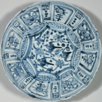A group of four blue and white 'Kraak Porselein' dishes, Chongzhen period, circa 1643 3