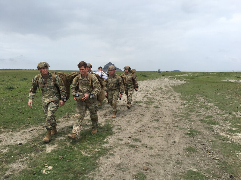 10th_Special Forces Group_SFG_airborne_Mont-Saint-Michel_stars and stripes_flag_18-05-2015_paratroopers