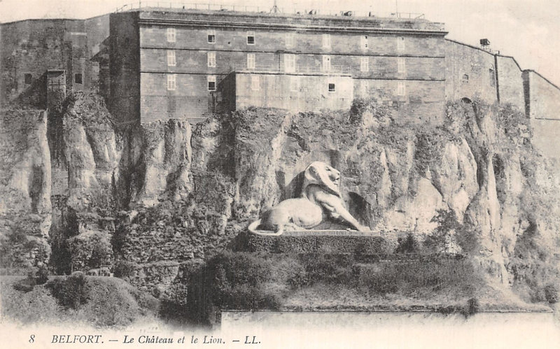 1 CPA Belfort Le Château et le Lion