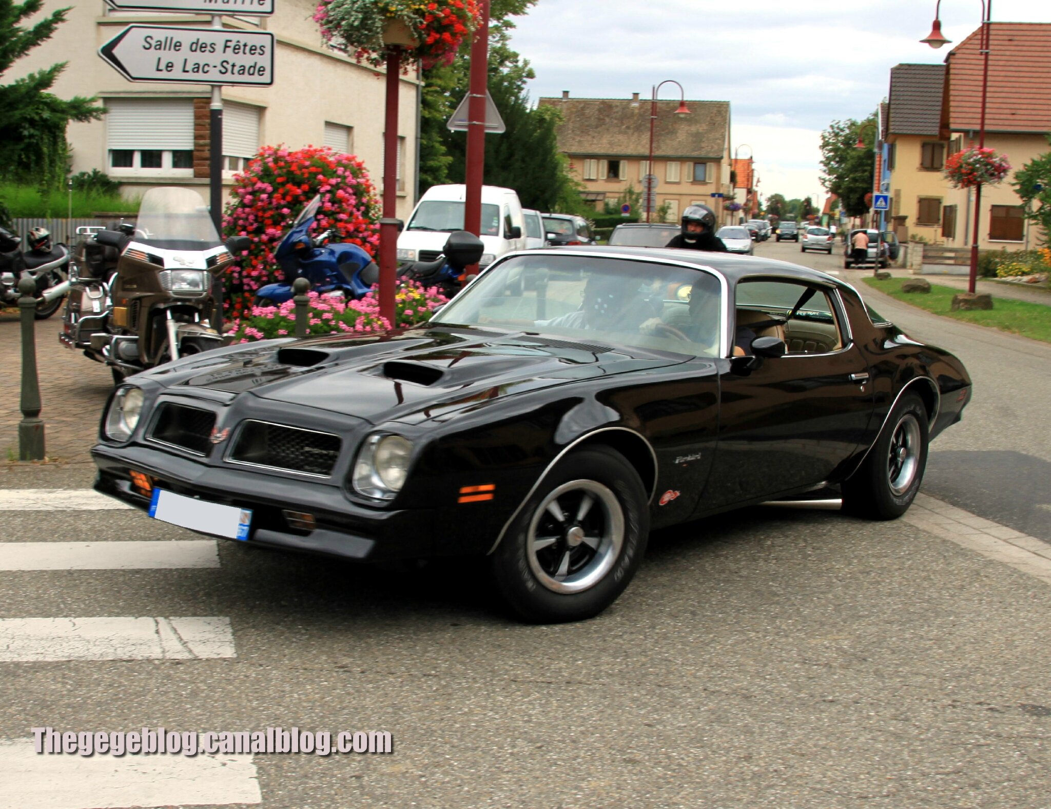Pontiac firebird coupé (Retrorencard aout 2013) 01