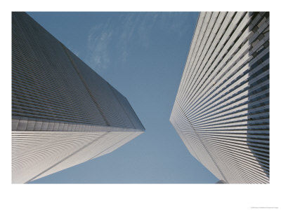 L_13_1395_dizzying_view_looking_straight_up_at_both_of_the_world_trade_centers_Z000PY99