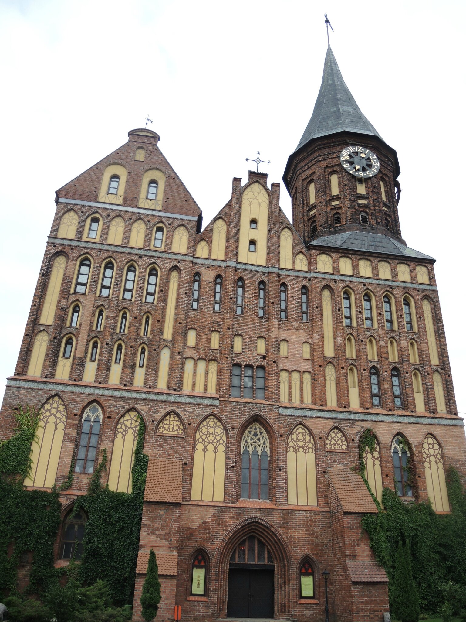 Kaliningrad, cathédrale de Königsberg, façade (Russie)