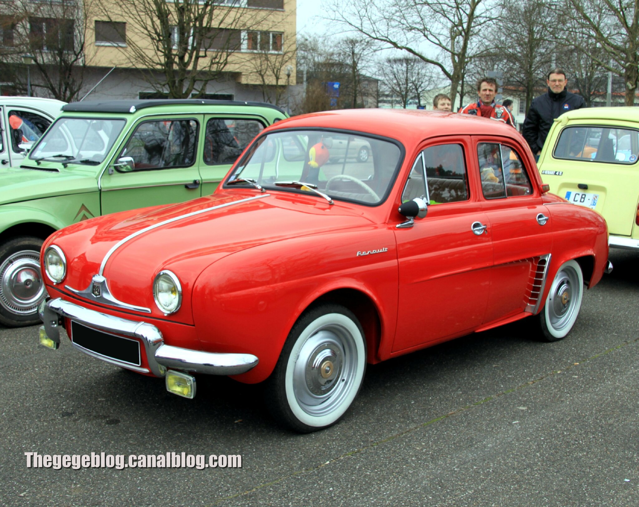 Renault dauphine (Retrorencard avril 2013) 01