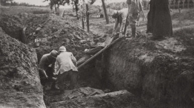 inhumation, cimetière mili de Faucoucourt, 1916 (2)