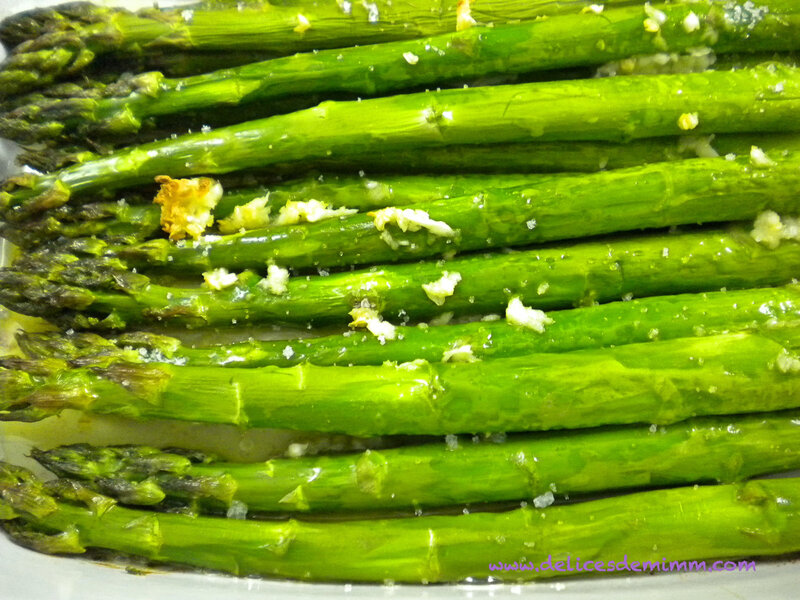 Asperges rôties à l’ail