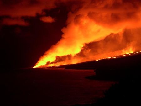 PITON_DE_LA_FOURNAISE_COULEE_DE_LAVE_EN_AVRIL_2007