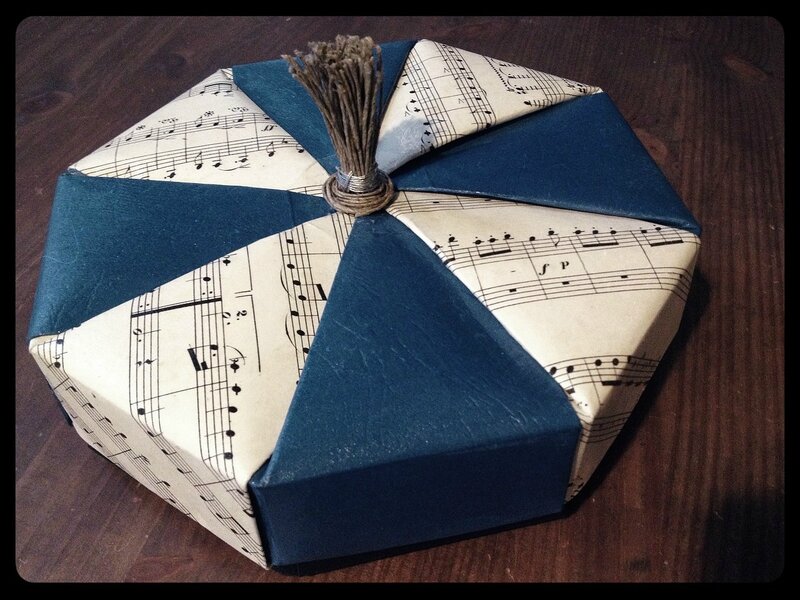 Boîte origami décorée