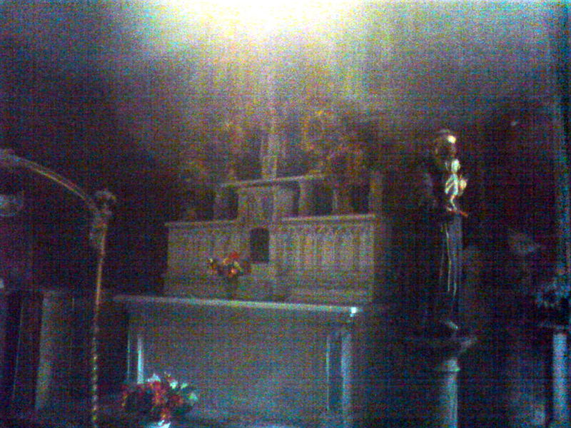Eglise Ste Croix, chapelle St Momolin, l'autel