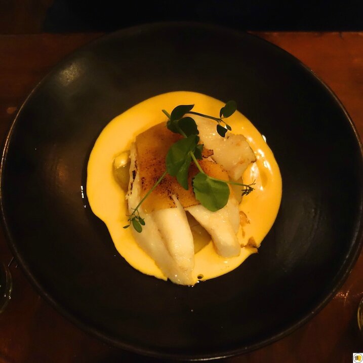 Saint-Pierre en croûte de miso yuzu, mousse de courge au dashi, pommes de terre grenaille