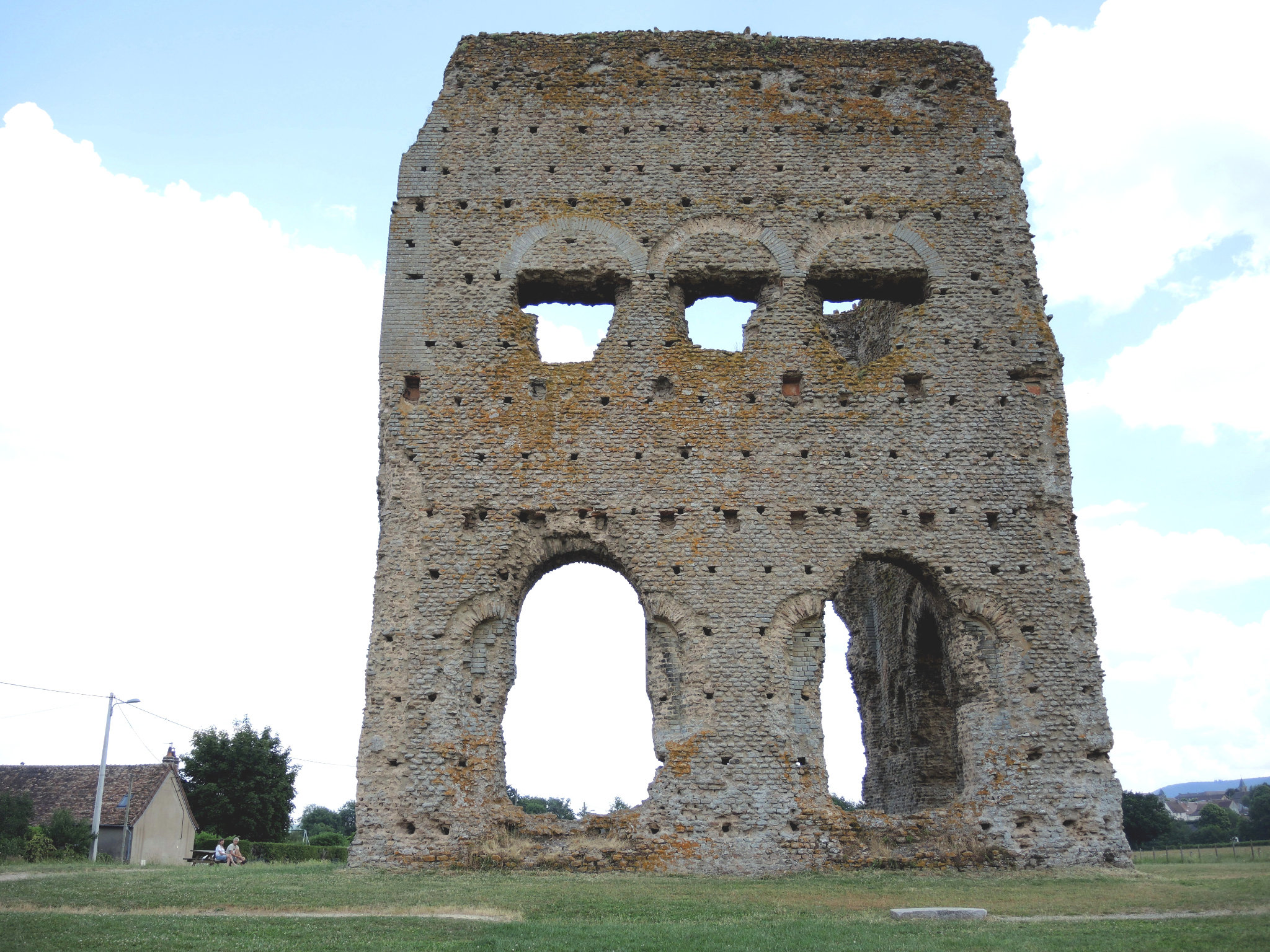 Autun, temple de Janus, face (71)