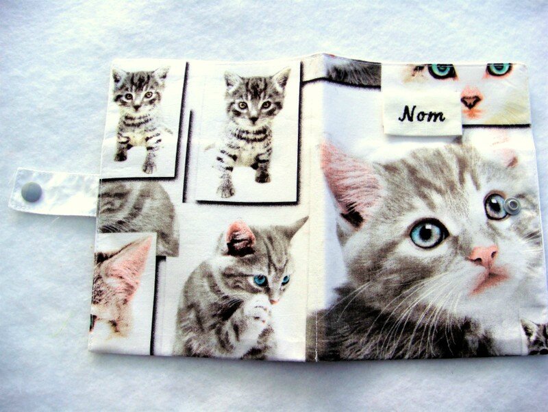 Protège carnet chatons gris ouvert