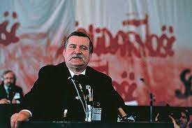 Lech Wałęsa - LAROUSSE