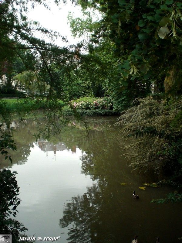 Autre vue du plan d'eau