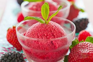 15-Glace-a-la-fraise-Fotolia_39192315_XS