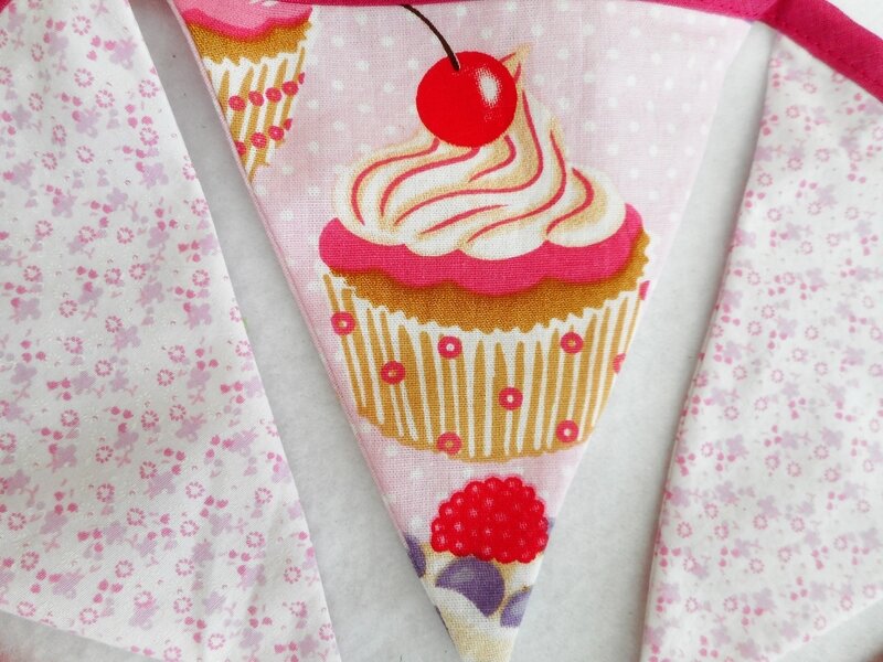 Banderoles cupcakes papillons zoom cerise