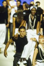 1995-CHANEL-adv-2-defile-naomi