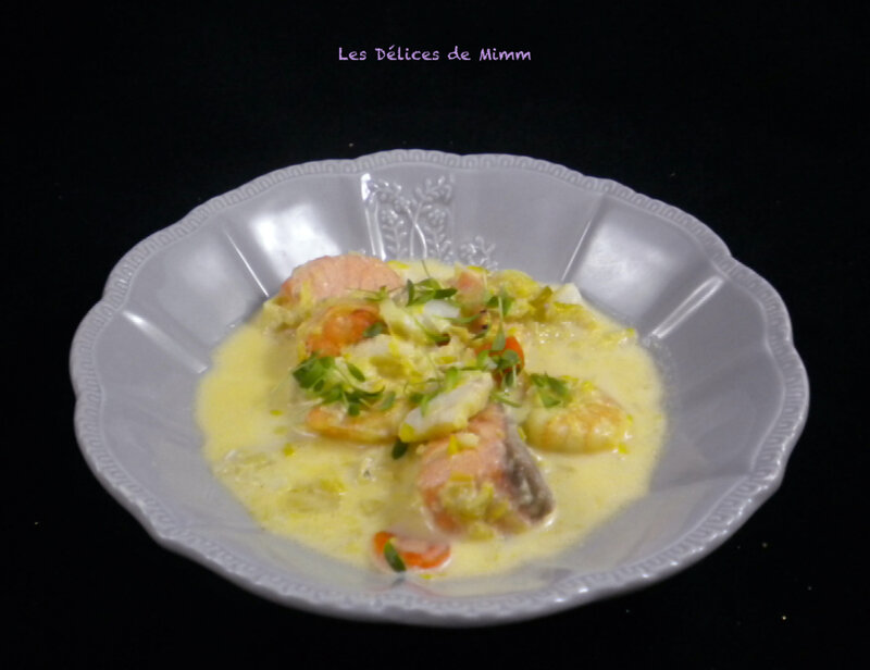Nage safranée de poissons et gambas 4