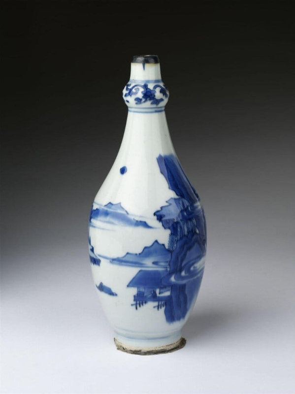 Pear shaped bottle, Ming dynasty, first half of 17th century