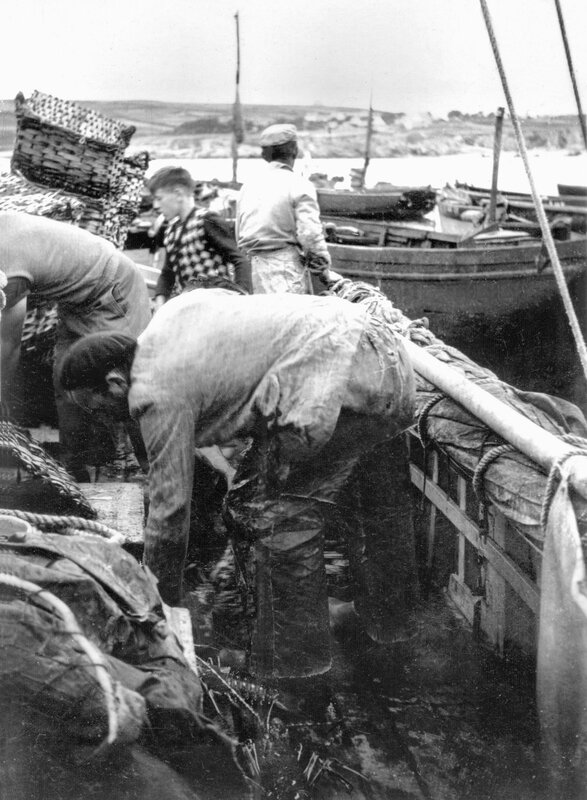 Ch39 - Tri des langoustes sur le SERGENT GOUARNE en 1951