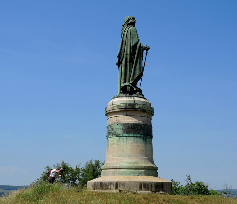 Alise-Sainte-Reine, statue de Vercingétorix, profil (21)