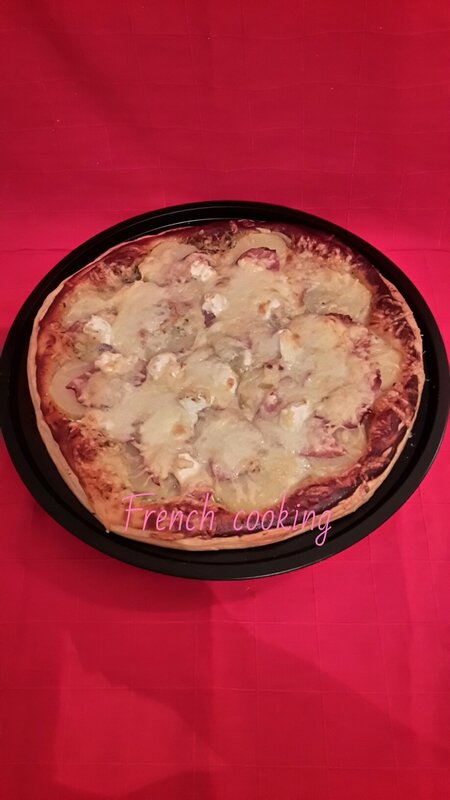 pizza pomme de terre, bacon & 3 fromages