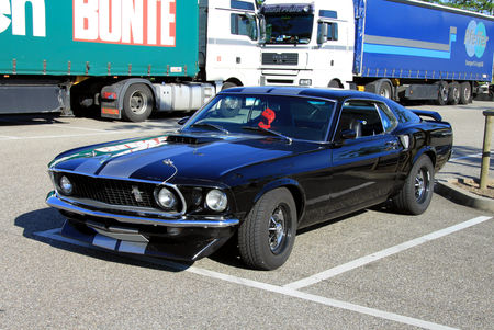 Ford_mustang_mach_1_fastback_coup__de_1969__Rencard_du_Burger_King_Juin_2010__01