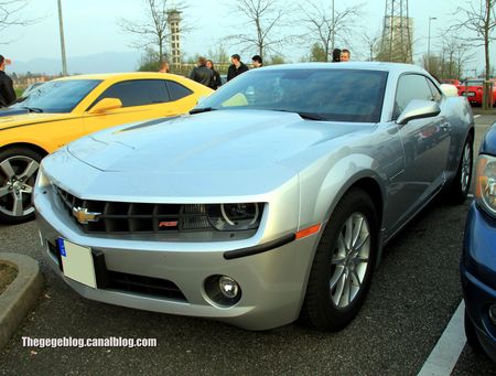 Chevrolet camaro RS de 2011 (Rencard Burger King avril 2012) 01