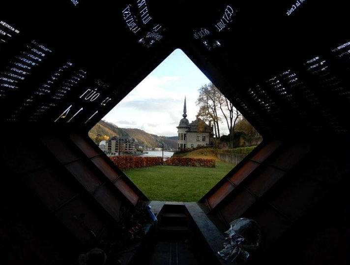 Memorial Dinant1