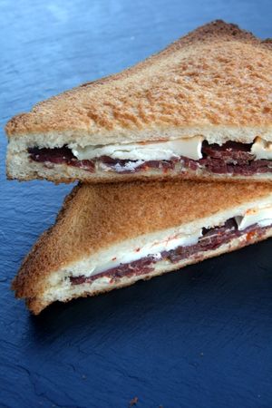 Croque-monsieur au chèvre et magrets séchés recettes plats Que faire avec les magrets séchés maison ?