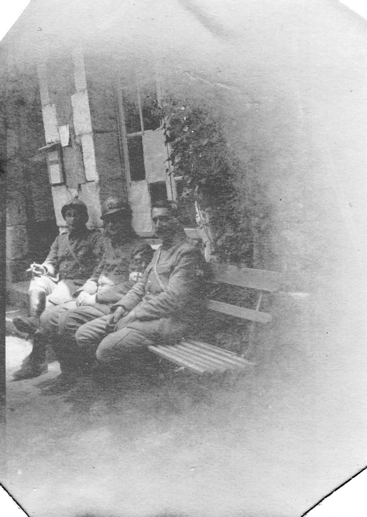 Album R. Verney p.210 gauche bas
