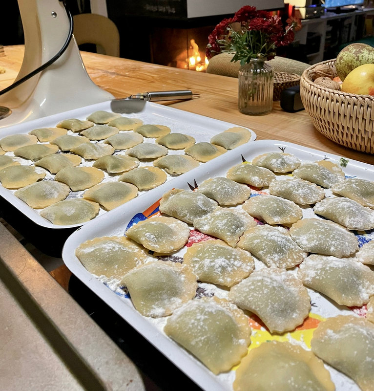 déposer les ravioli sur des plateaux