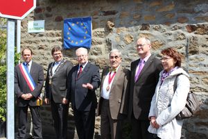 Klaus Friedrich Korbach Frank Letch Crediton Simon Crowcroft St Helier Jersey Guénhael Huet Avranches plaque jumelage 2013