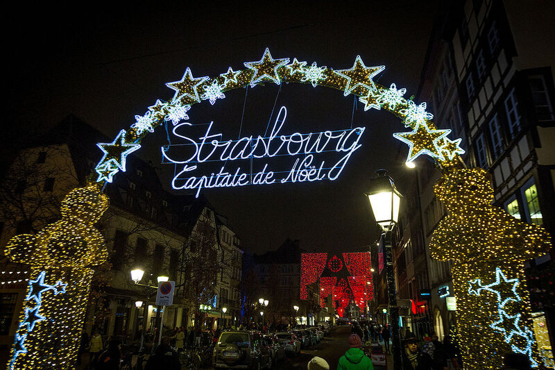 Strasbourg_capitale_de_Noël_rue_du_Vieux_Marché_aux_Poissons_5_décembre_2014