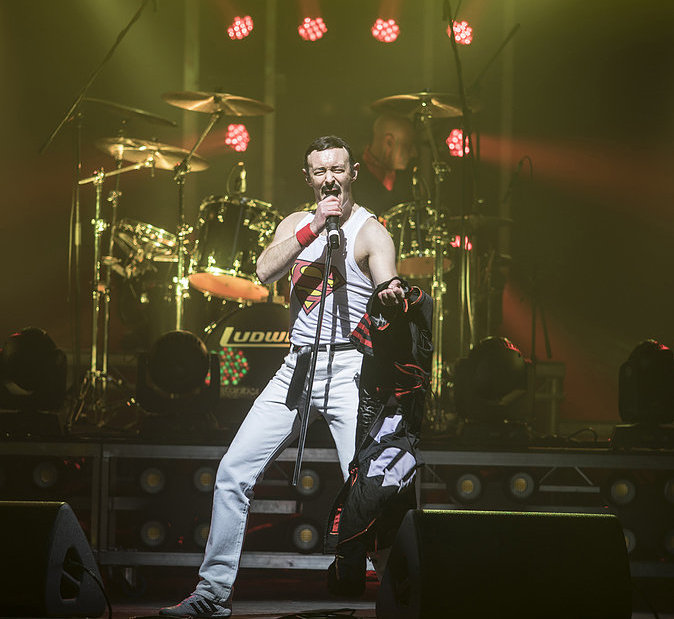 Onenightofqueen-4