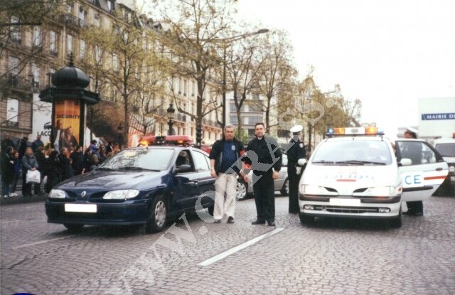 Marc-Emmanuel Gérard (à gauche) avant le départ du Marathon de Paris 2003) © OFRASS