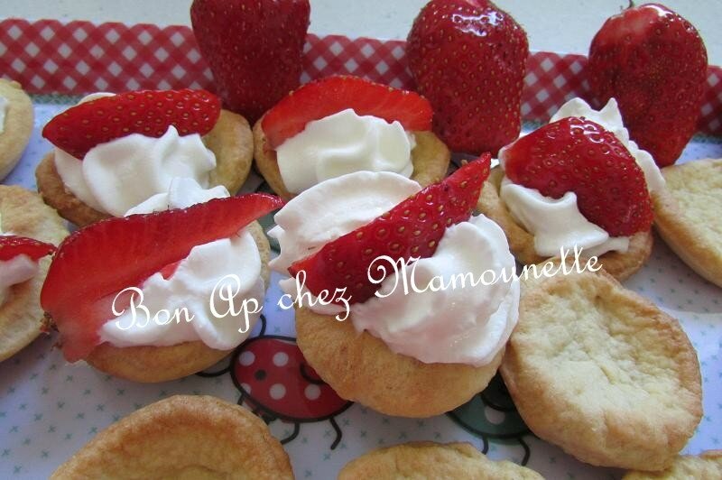 mignardises pâte maison sablée sucrée aux fraises 020-