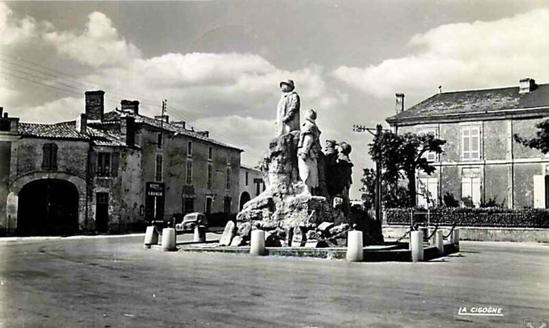 Monument clemenceau St Hermine2