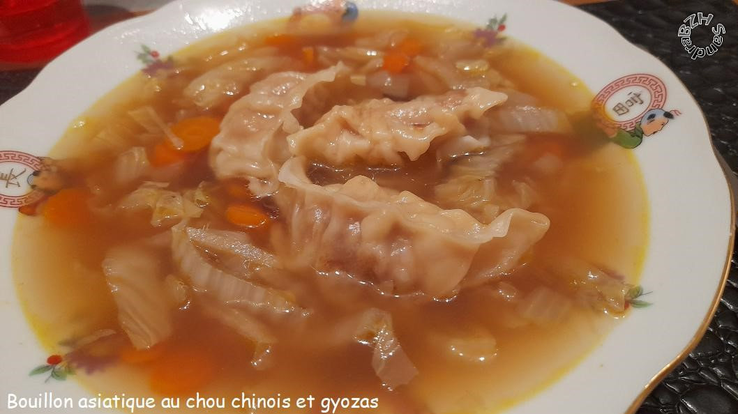 Bouillon asiatique au chou chinois et gyozas BZH SANDRA