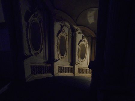 Escalier du Palais Madame, de nuit