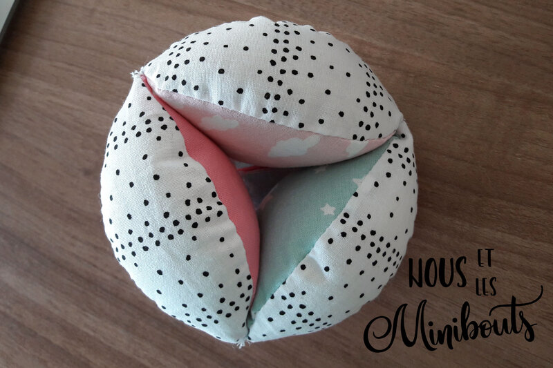 balle préhension montessori 7