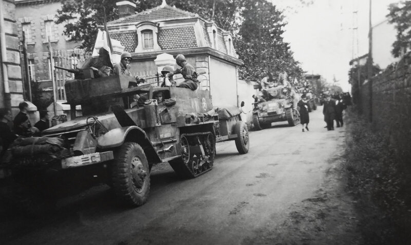 chars 1e DB, Saint-Chamond, sept 1944 (4)