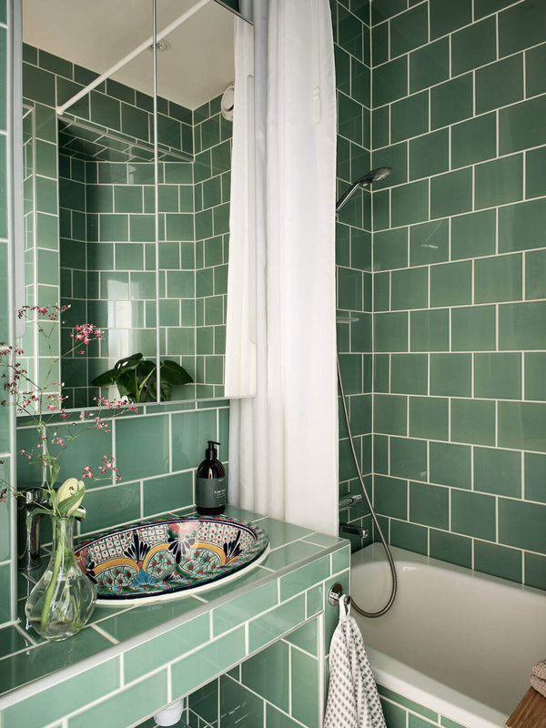 small-bathroom-green-tiles-colorful-sink-nordroom-1125x1500