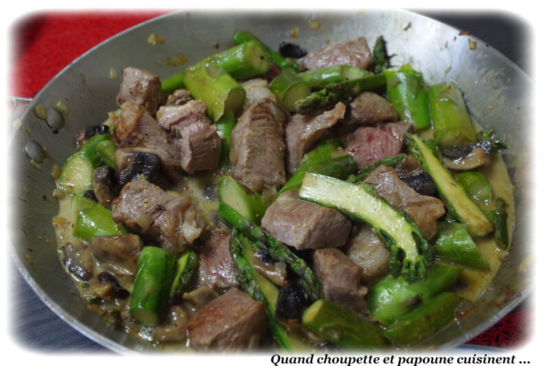 veau cuisiné à la crème de moutarde, asperges vertes et champignons-2726