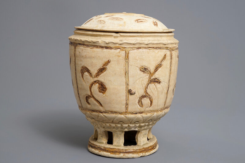 a-vietnamese-bowl-and-cover-on-reticulated-stand-tran-dynasty-13th-15th-c-3