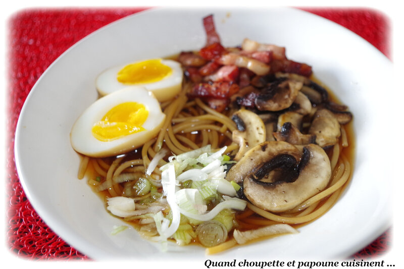 bouillon de nouilles, oeuf et lard-3158
